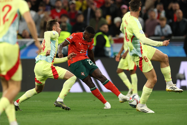 巴萨新星登场攻入制胜球（巴萨新星亮相斩获制胜一球）