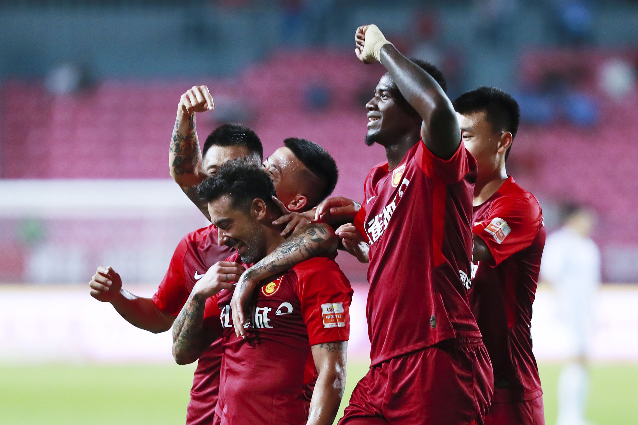 状态火热！福登全场数据：传球成功率88.9％，贡献1球1助（福登火力全开！88.9%传球成功率，1球1助闪耀全场）